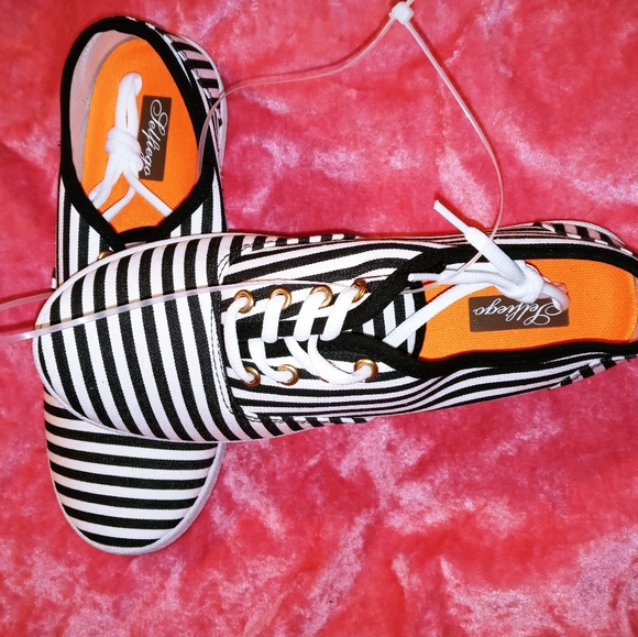 2 for 25 SELFIEGO CASUAL TENNIS SHOES - Picture 2 of 4